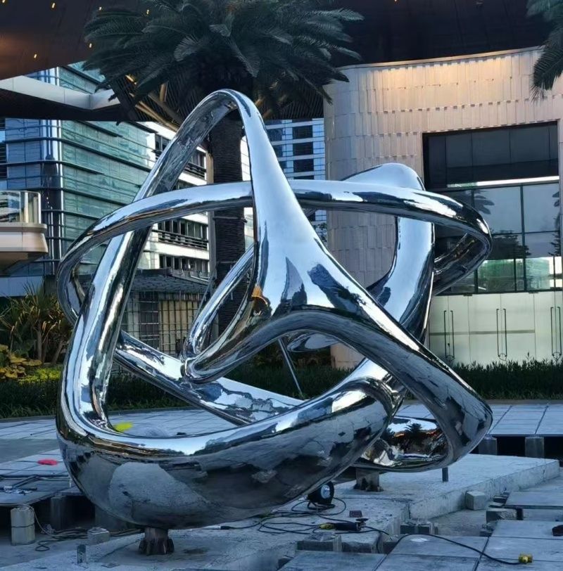 Large stainless steel mirror sculpture: hand-forged artistic miracle