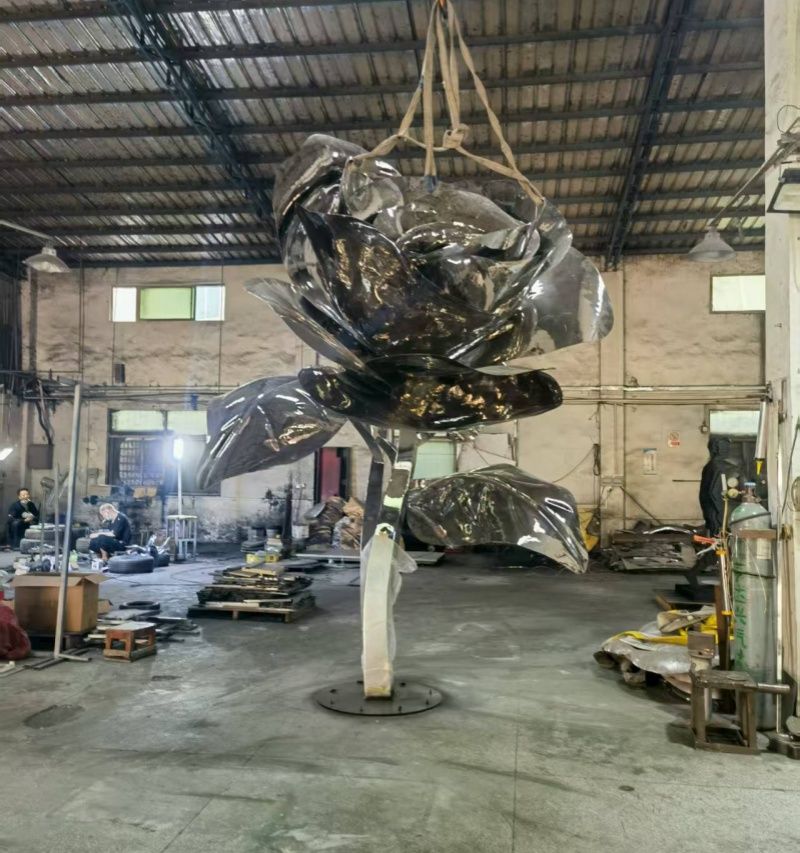 Stainless Steel Mirror-Finished Rose Sculpture Installed in Melbourne Community Garden