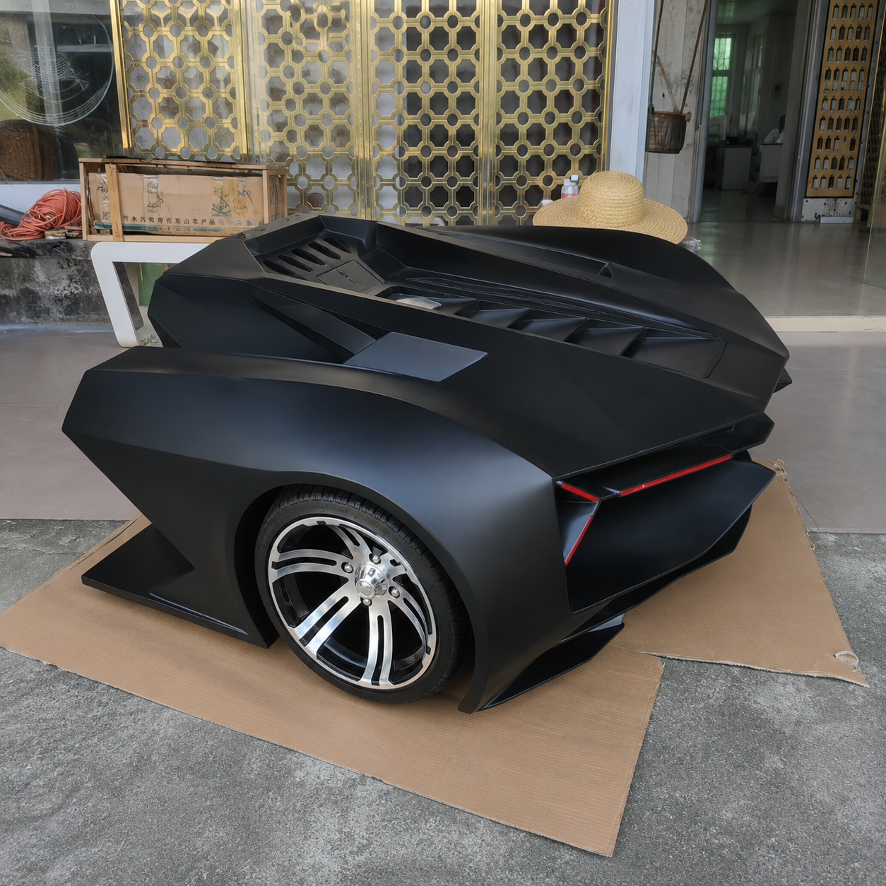 Modern Stainless Steel Vehicle Sculpture &ndash; Life Size Custom Car Model for Art Installation