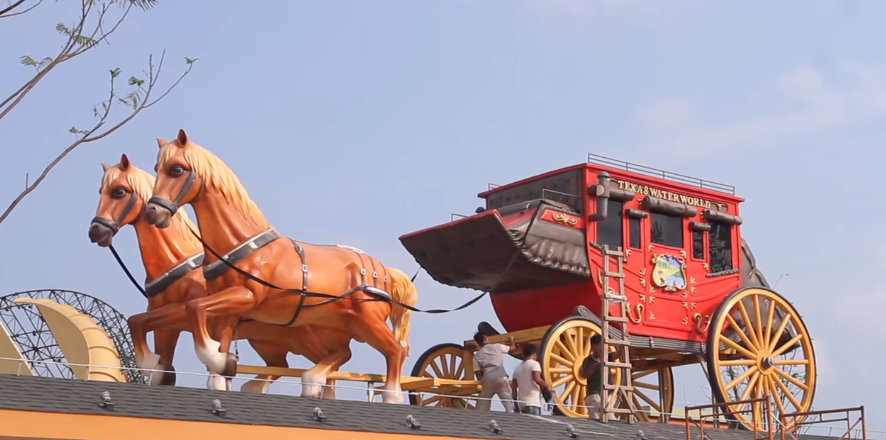 Giant Western Stagecoach Sculpture for Theme Parks
